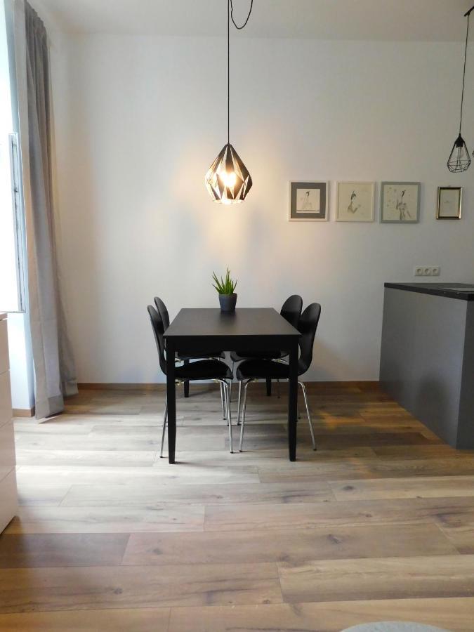 Max, Ruhige Sonnige Wohnung In Praternaehe Viena Exterior foto