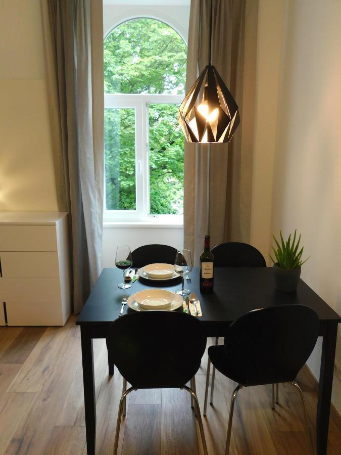Max, Ruhige Sonnige Wohnung In Praternaehe Viena Exterior foto